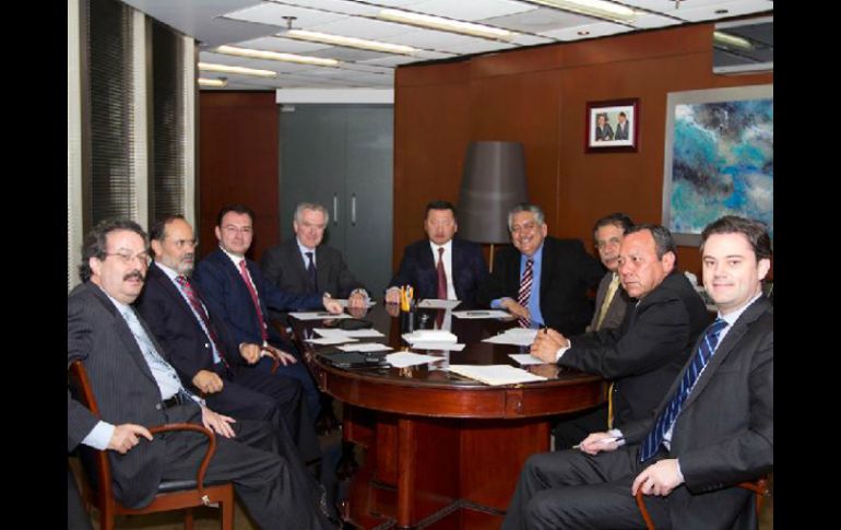 Miembros del Pacto por México se reúnen para discutir temas en materia electoral. ESPECIAL /