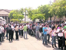Tres mil 720 personas acudieron a la Plaza de la Liberación con la esperanza de cubrir alguna de las tres mil vacantes disponibles.  /