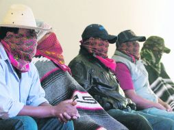 Miembros de la comunidad indígena de Los Reyes, Michoacán, asisten a una conferencia de prensa en Ciudad de México. AP /