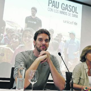 Pau Gasol reclama el puesto que dejó Howard