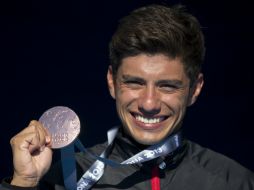 Paredes remonta posiciones y logra ser el primer medallista nacional en esta prueba. AP /