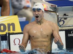 Sun Yang festeja tras coronarse en los 800 libres del Mundial de Barcelona 2013. AFP /