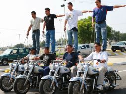 Hacen demostración sobre cuatro motocicletas Harley Davidson.  /