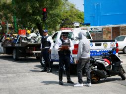 Autoridades detienen a motociclistas sin casos u otras irregularidades.  /
