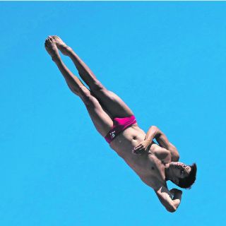 La cuarta cae desde las alturas