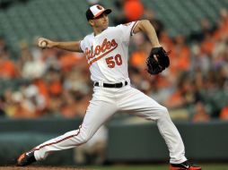 Miguel González permitió 9 carreras en tres entradas y dos tercios. AP /