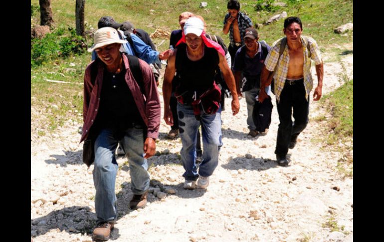 Los ''polleros'' cobraban dos mil 500 dólares por cada indocumentado; los escondían en casas y moteles. ARCHIVO /