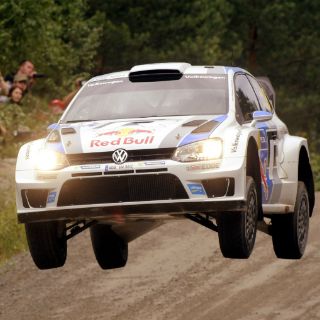 Ogier, líder provisional en Finlandia