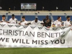 Los futbolistas recordaron al ''Chucho'' que recién había llegado al futbol catarí. ESPECIAL /