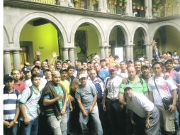 Los “sin número”, en el palacio municipal. El alcalde prometió que les ofrecerán “opciones”, pero ya no en la recolección de basura. EL INFORMADOR /