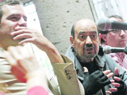 Entre cuates. El compositor (de guantes) recibirá el reconocimiento de parte de sus amigos y admiradores. EL INFORMADOR /