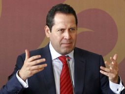 Eruviel considera que lo que  se necesita es educación, empleo, deporte y alternativas de desarrollo para los jóvenes. ARCHIVO /