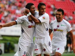 Los 'Tiburones' celebran una anotación ante Chivas en el Omnilife en su pasado encuentro donde ganaron 2-0. ARCHIVO /