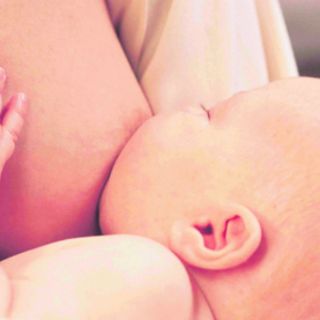 Madres que trabajan dejan de amamantar a bebés a los tres meses