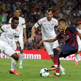 Barcelona golea al Santos
