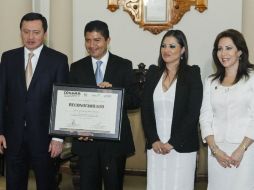 Osorio Chong preside la toma de protesta de Leticia Quezada, como nueva presidenta de la CONAMM. NTX /