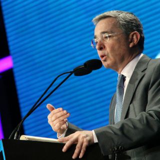 Uribe pide que Maduro sea investigado si entra a Colombia