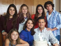 La primera dama de México publica una foto en Facebook. ESPECIAL /