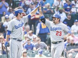 Adrán González (der) se hizo notar en la ofensiva de los Dodgers. EFE /