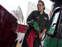 La gasolina premium costará 12.25 y el diesel 12.05 pesos por litro. NTX /
