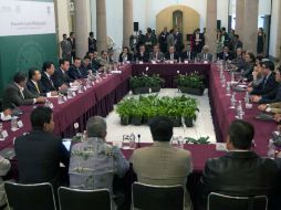 Reunión del secretario de Gobernación, Miguel Ángel Osorio Chong, con autoridades estatales, en el llamado Acto por Michoacán. NTX /