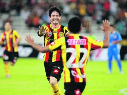 Festejo. Alejandro Palacios y Efrén Mendoza (22) fueron los anotadores del partido. EL INFORMADOR /