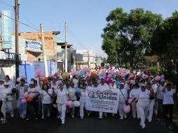 Los participantes tardaron una hora en terminar el recorrido de tres kilómetros. ESPECIAL /
