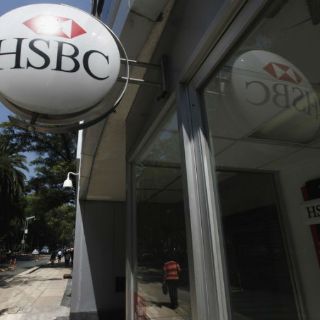 HSBC pide a más de 40 embajadas que cierren sus cuentas