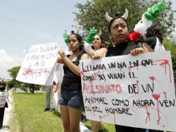 Los manifestantes se reunieron esta tarde afuera de la plaza de toros Nuevo Progreso.  /