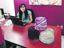 PROMOTORA. Margarita Vega encabeza el programa ''A tejer se ha dicho'' EL INFORMADOR /