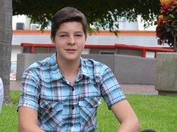 Eduardo Granados, de 14 años, sueña con superar la obra de Steve Jobs, creador de Apple. EL INFORMADOR /