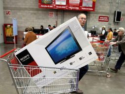 El Índice de Confianza del Consumidor tiene una caída en relación al mismo mes, pero de 2012. ARCHIVO /