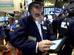 Un corredor en la Bolsa de Nueva York (New York Stock Exchange) al comienzo del día. EFE /