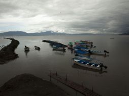 Lago de Chapala. El vaso lacustre ha registrado un crecimiento en su nivel de uno a dos centímetros diarios. ARCHIVO /