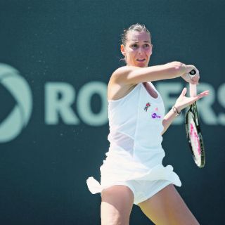 Flavia Pennetta avanza con sufrimiento