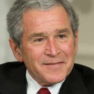 Operan del corazón al ex presidente George W. Bush