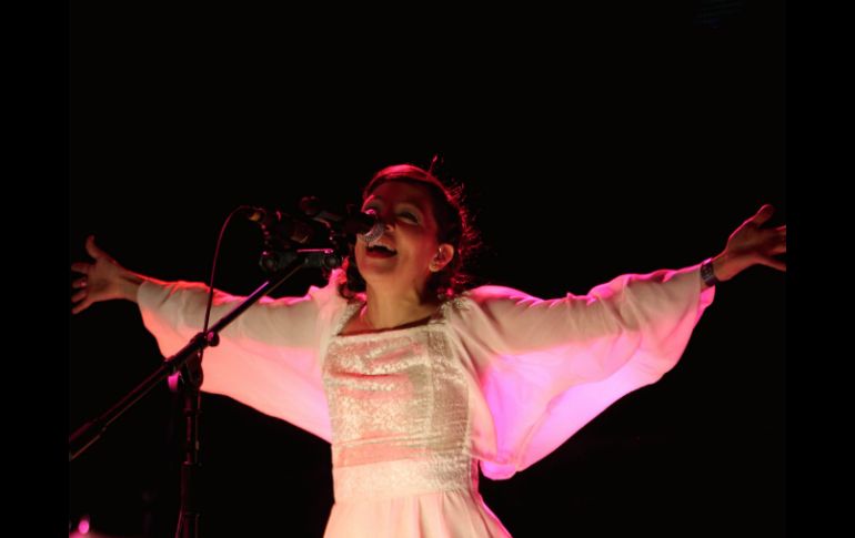 Natalia Lafourcade se encuentra inmersa en la gira de su más reciente disco ''Mujer divina, homenaje a Agustín Lara''. ARCHIVO /