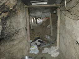 El interior de una trinchera usada por francotiradores para el transporte de armas. EFE /