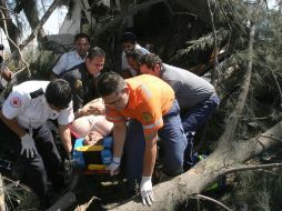 Al momento del accidente había lluvia pertinaz en la zona boscosa de Chapa de Mota, lo que tal vez provocó el accidente.  /