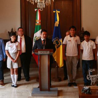 Reconocen a estudiantes ganadores del torneo RoboCup