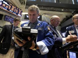 Al término de la jornada se reavivó el miedo a que la reducción de los estímulos en Estados Unidos pueda llegar el mes que viene. ARCHIVO /