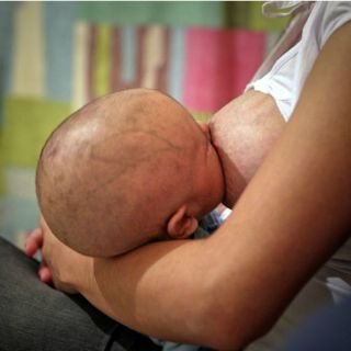 Logran récord mundial de amamantar bebés