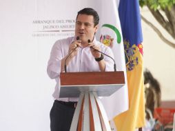 Durante el anuncio de 'Jalisco Punto Abierto', Aristóteles dijo que al finalizar 2013 habría internet en plazas principales del Estado. ARCHIVO /