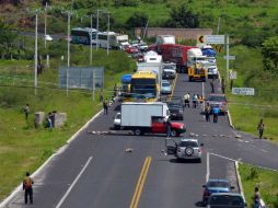 Los bloqueos permanecen en la carretera México-Acapulco, Chilpancingo y Ayutla-Tierra Colorada.  /