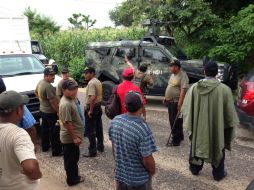 Policías Comunitarias de Guerrero mantien bloqueos en diferentes tramos carreteros de la entidad. SUN /