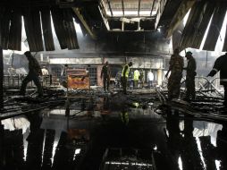 Ya está controlado el grave incendio que provocó el cierre del aeropuerto de Nairobi. EFE /