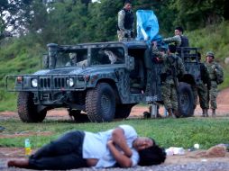 Los manifestantes mantuvieron bloqueos en la carretera federal México-Acapulco, entre otras. AFP /