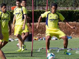 Dos Santos (d) es el fichaje estrella del 'Submarino Amarillo' para la temporada 2013-2014. ESPECIAL /