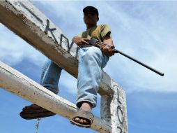 Policía comunitario hace labores de vigilancia durante el cierre de carreteras efectruado el pasado día 6 de agosto. NTX /