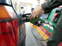 Explican que además de la clausura de gasolineras, los dueños pueden recibir multas de 400 pesos a tres MDP. ARCHIVO /